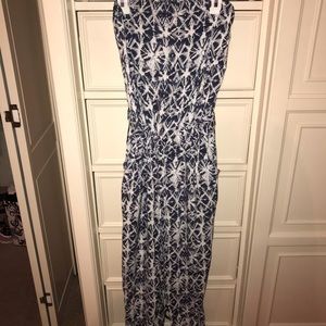 Printed jumpsuit. Strapless.